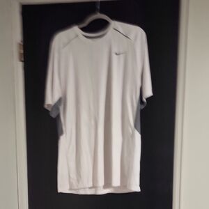 Nike Men's White and Gray Short Sleeve Tee